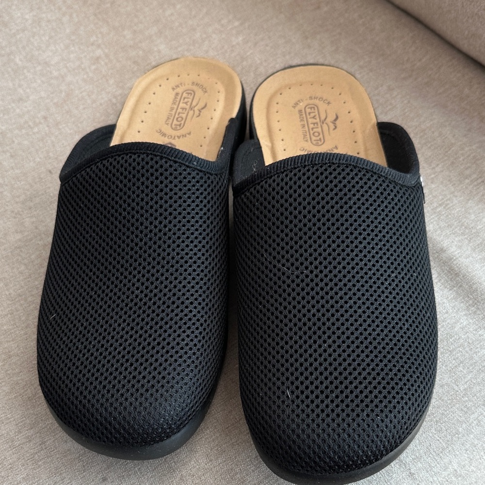 Plumtech Black Mesh Slip-On Slippers